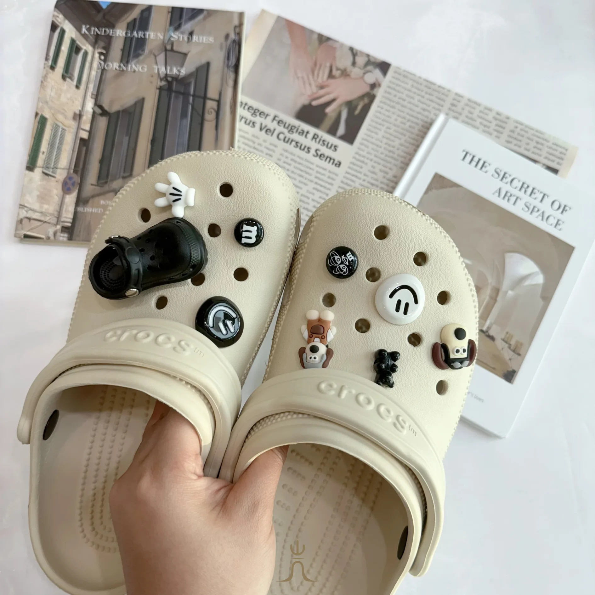 洞洞鞋上的LED洞洞鞋｜Crocs鞋扣 thumbnail 2