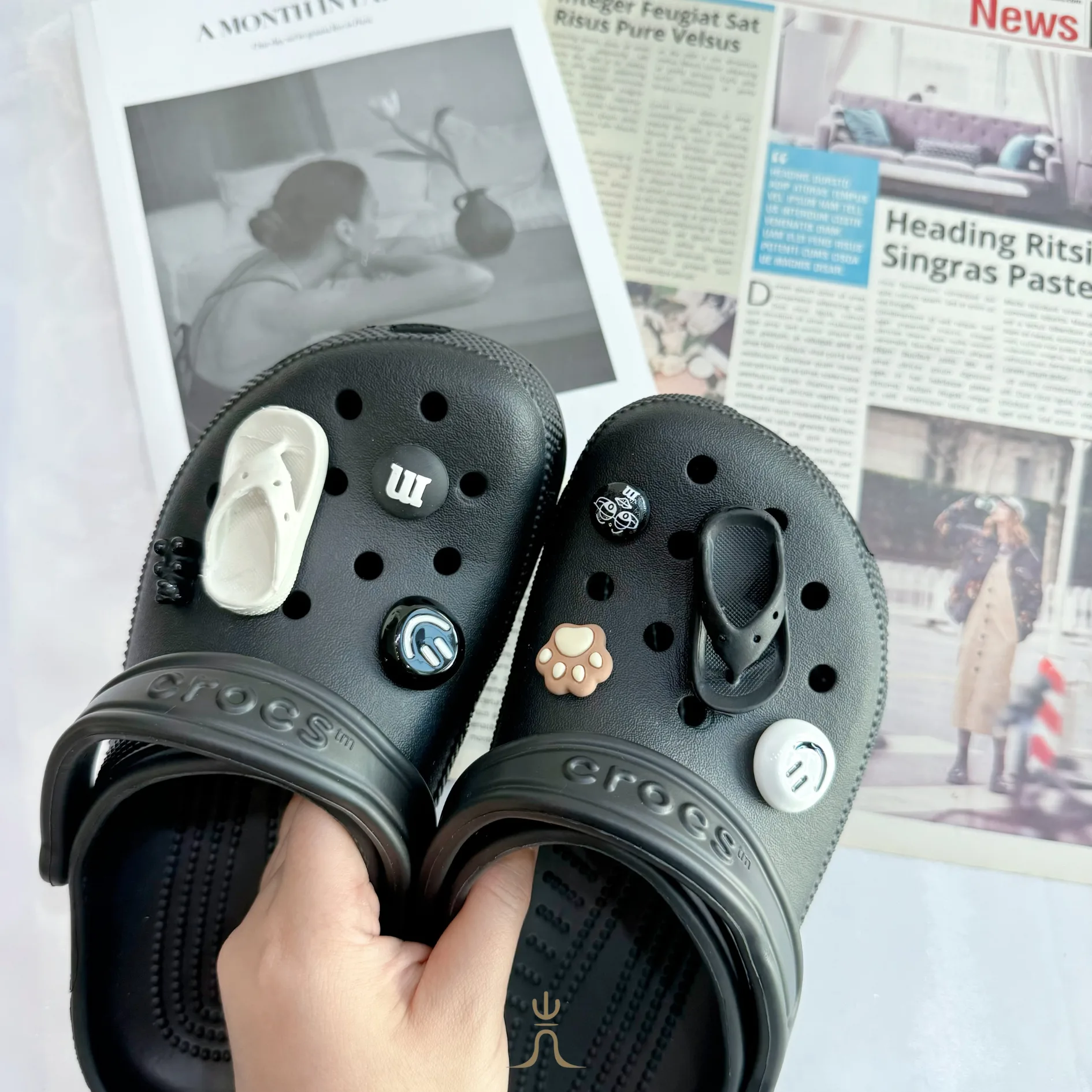 洞洞鞋上的拖鞋｜Crocs鞋扣 thumbnail 2